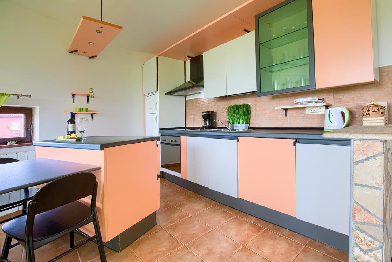 Apartment Lucca Peroj Εξωτερικό φωτογραφία