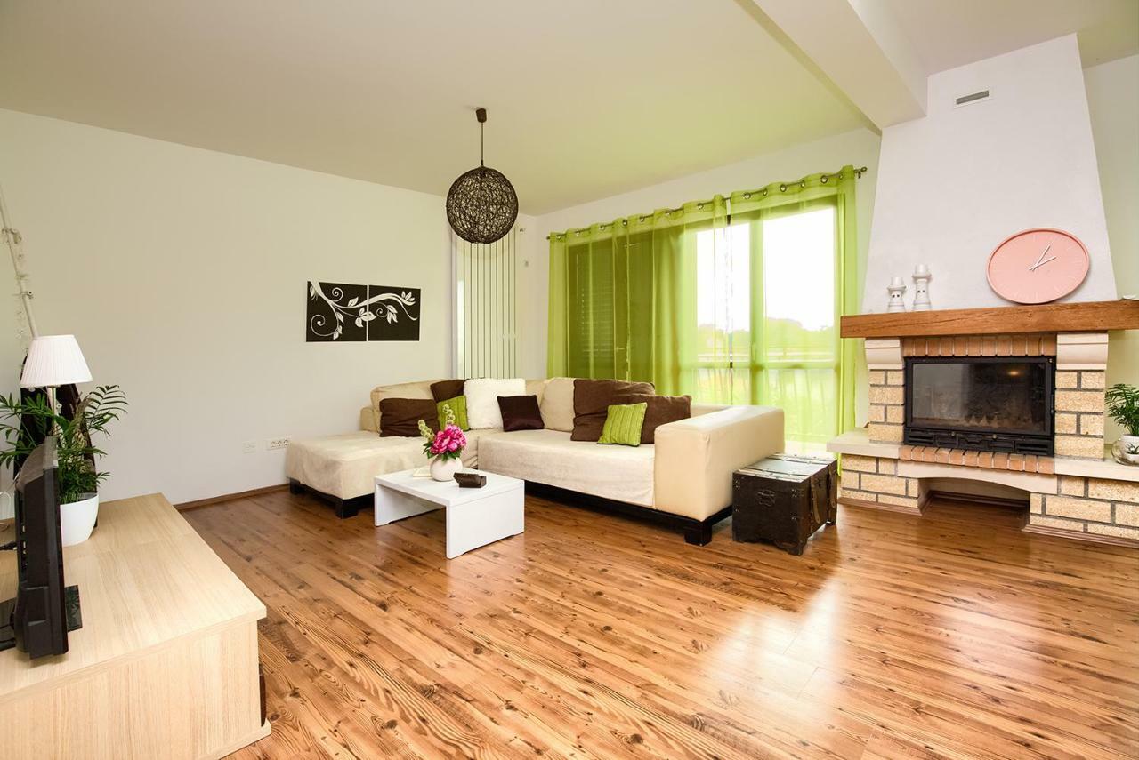 Apartment Lucca Peroj Εξωτερικό φωτογραφία