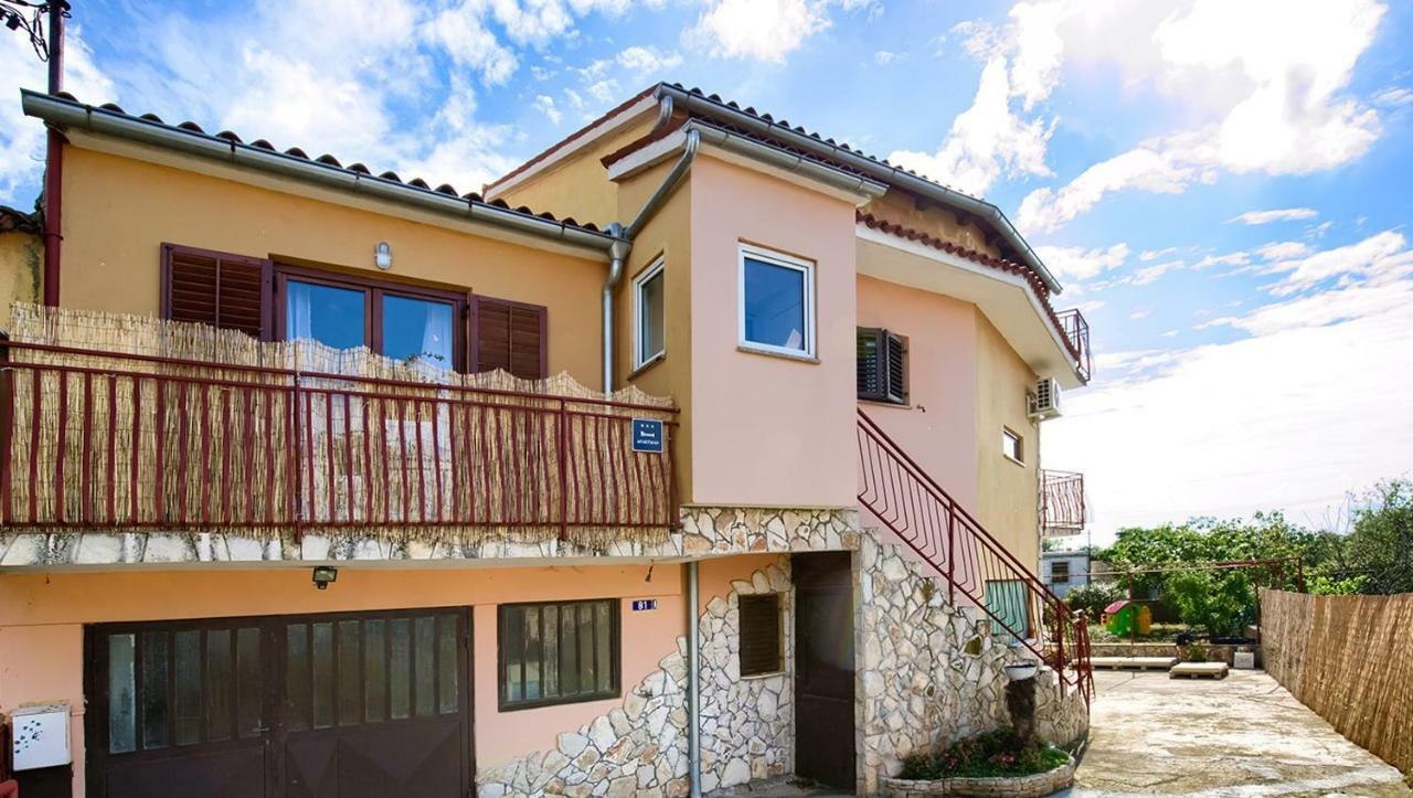 Apartment Lucca Peroj Εξωτερικό φωτογραφία